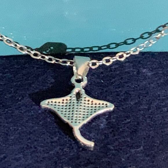 Lot of 4 EFFY Stingray Pendant Necklaces Silver Tone Chain & Charm RC Cruise NWT - Picture 6 of 7